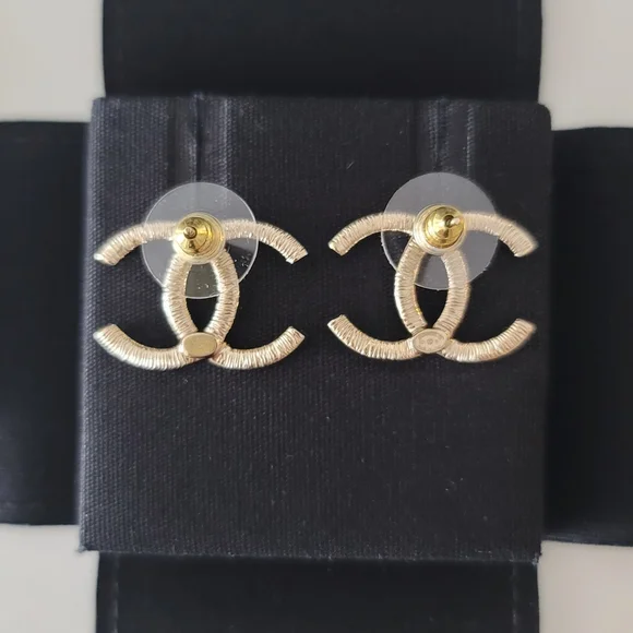 🦋Chanel🦋 CC Stud Earrings - Picture 6 of 10
